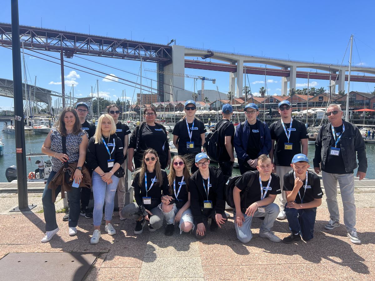 DNA Europe students group during an Erasmus+ mobility in Lisbon